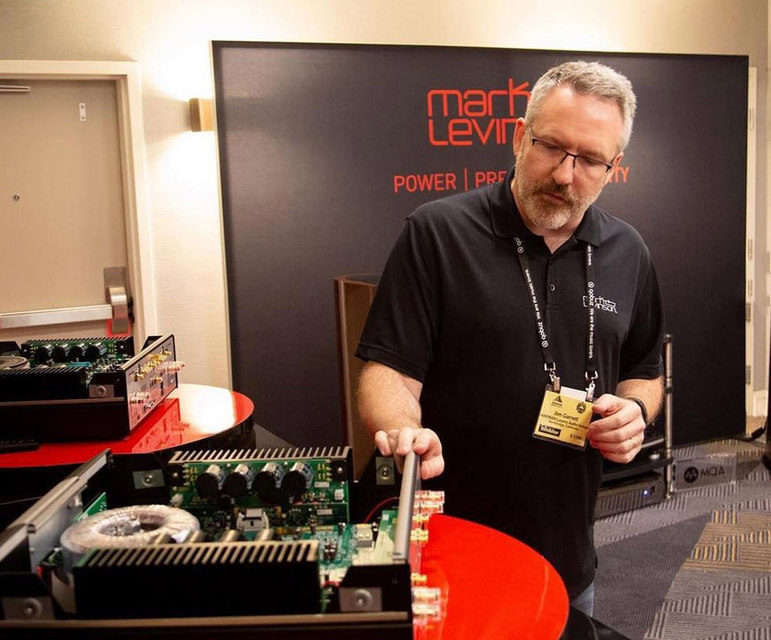 Интегральный усилитель Mark Levinson №5802