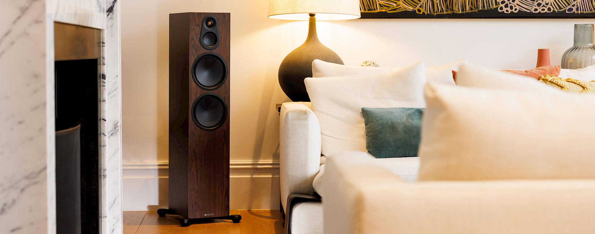 Monitor Audio Silver 500 8G в современном интерьере
