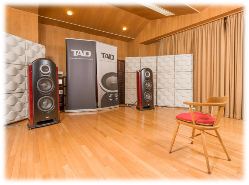 TAD Reference One TX Beryl Red — в интерьере